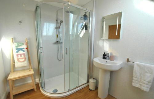 Bass View Cellardyke- contemporary coastal stay - Photo 23