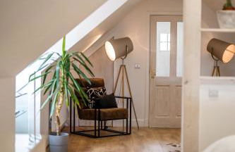 Modern and Stylish WoodHous - Photo 10