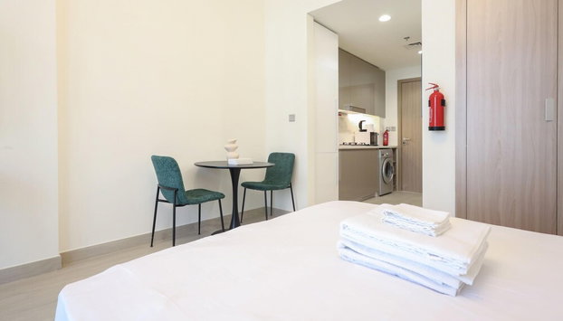 Elite LUX Holiday Homes - Modern Marvel Sleek Studio in Azizi Riviera - Foto 4, Habitación