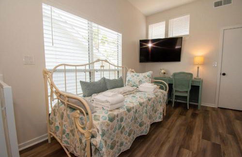 Renovated 2 Br Sleeps 5 With Free Guest Passes - Photo 32