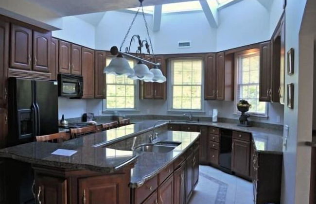 Luxury Mountain Getaways - Photo 8