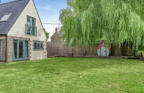 The Pool House - Photo 25