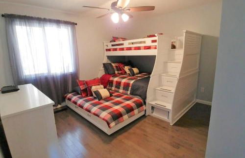 Peace of Heaven, Modern Chic Cabin, Majestic Mountain Views, Hot Tub, Fire Pit, Outdoor Games, Close to Town - Foto 35