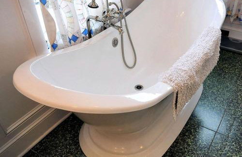 Charmingly Historic Cottage Rental Perfect for Large Groups in Aurora, New York - Foto 8