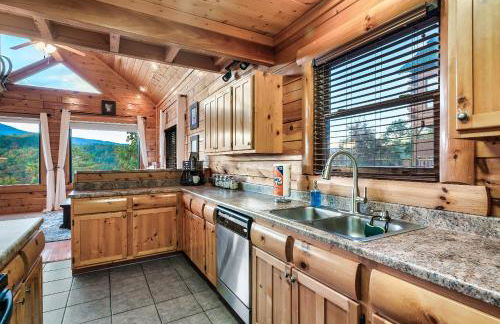 Epic Mountain Views, Hot Tub, Game Room, Sleeps 10 - Foto 13