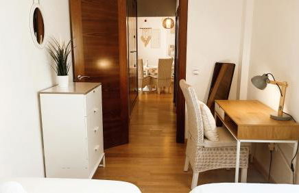 Piscina, patio privado y aparcamiento - Foto 13