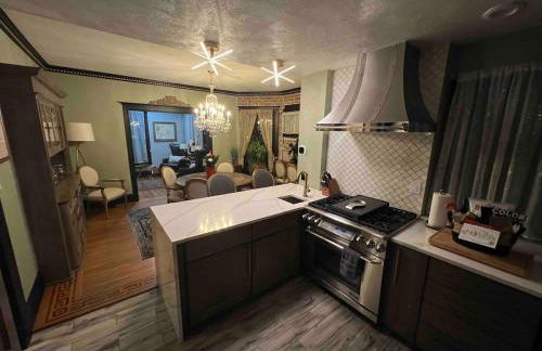 4 BR Luxurious-Gem Mansion in Heart of Denver - Foto 46