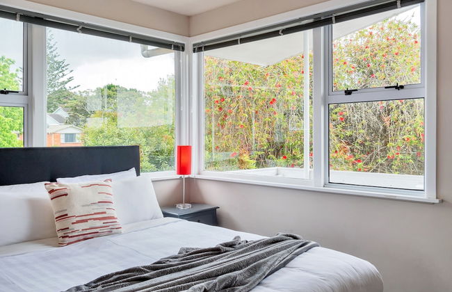 Sunny Three Bedroom Delight Upper Level - Foto 4