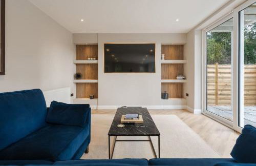 Luxury Four Bedroom Home Near Sandbanks - Photo 15