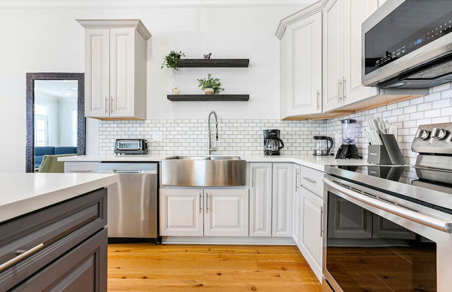 Spacious 5BR Urban Retreat with Balcony & Pool - Foto 36