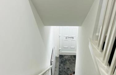 Beautiful and Homely 3 Bed House With FREE Parking So Close To Man City and City Centre - Foto 20