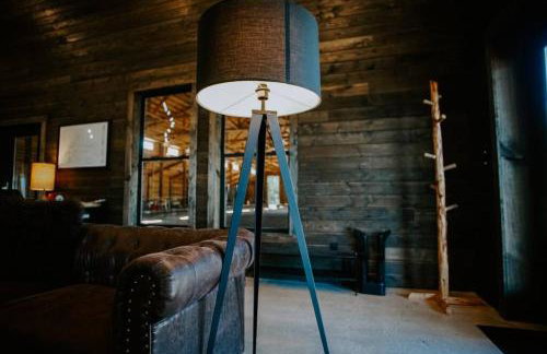 Luxe Nordic Barndominium Retreat at Black Pine - Foto 7