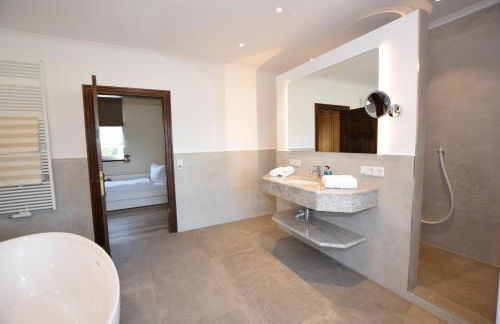 Landhaus Hideaway mit Aussenpool, Sauna und Kamin - Foto 42