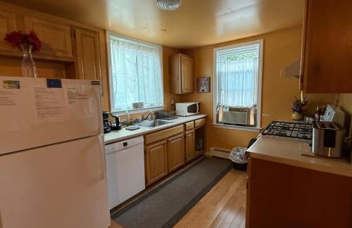 Beautiful 2-Bedroom, 2-Bath Townhouse - Photo 18