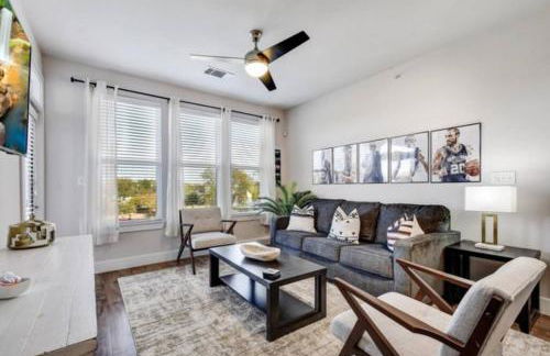 2BR Southtown Apartment FreeParking Wifi Pool Gym - Photo 8