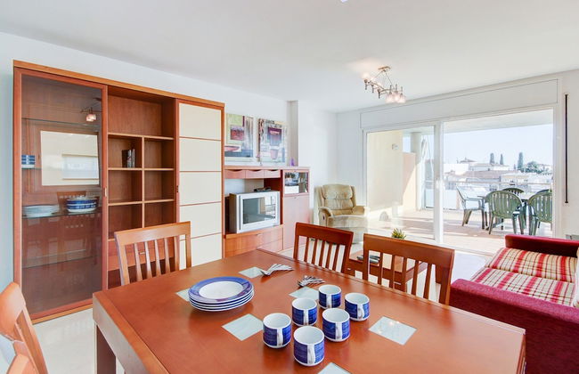 Apartment With Scenic View - Photo 12