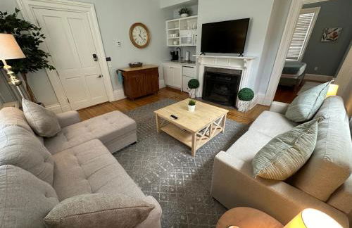 Charming Victorian Home Downtown Newport - Photo 18