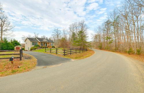 Private Deck and Views Rural Virginia Escape - Foto 33