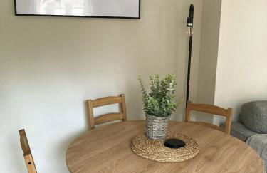 Moat View FREE PARKING, CENTRAL, EV PLUG - Foto 14