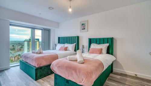 2-BR City View Apartment - Near Salford Royal - Foto 1