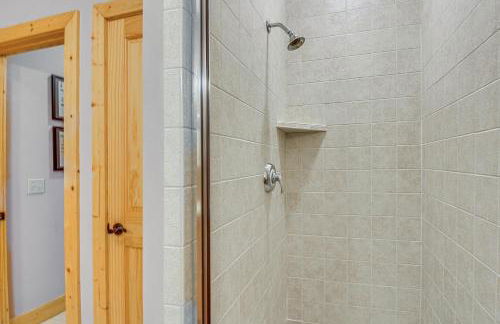 Mountain Time Cashiers Condo with Deck and Views! - Foto 17