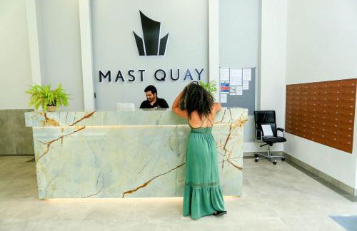 Snuggle Inn - Riverside Apartments - Views Over looking London River Thames, Close to O2 Arena, London Excel, London City Airport, Thames Clipper- River Boat Service, Woolwich Ferry, Onsite parking, TWIN ROOM OPTION available - Foto 33