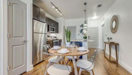 Spacious 1B with Pool Near Legacy West Frisco - Foto 3