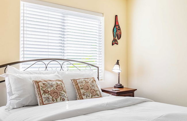 Harborview Getaway by Avantstay Walk to Beach - Photo 24