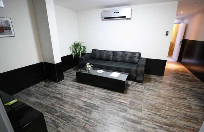 Rich Luxury Suites - Photo 35