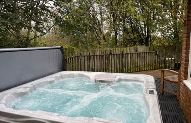 Blaydonburn - Sleeps 4,5 - Parking - Hottub - Yard - Photo 1