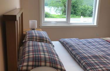 Borrodale, one bedroom apartment with balcony and loch view. - Photo 8