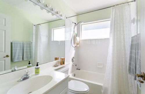 SERENE & ATTRACTIVE 3BR HEATED POOL/SPA HOME - Photo 27