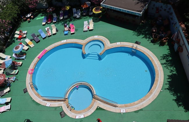 Golden Moon Apart Hotel - Photo 37