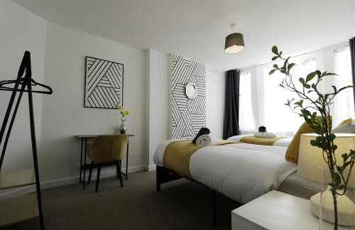 d-Entire 2-Bedroom Apartment in the bustling City Centre WIFI TRAIN & BUS STATION - Foto 4