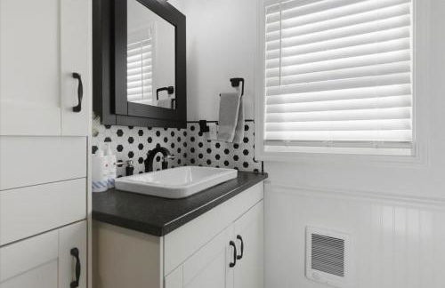 Lakefront w/ Private Dock, 2 Slips, Swim Mat, Firepit, & Covered Patio 44mm - Foto 36