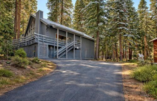 Modern Mtn Cabin Lake, Trails, Dining Sleeps 12 - Foto 1