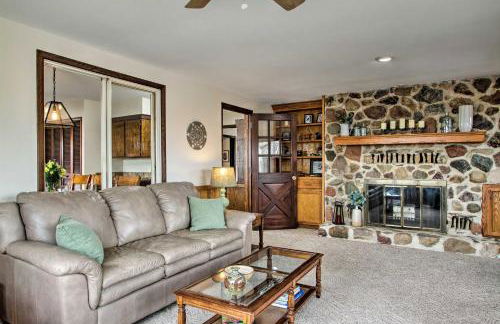 Wisconsin River Valley Farmhouse Fire Pit and View - Foto 2