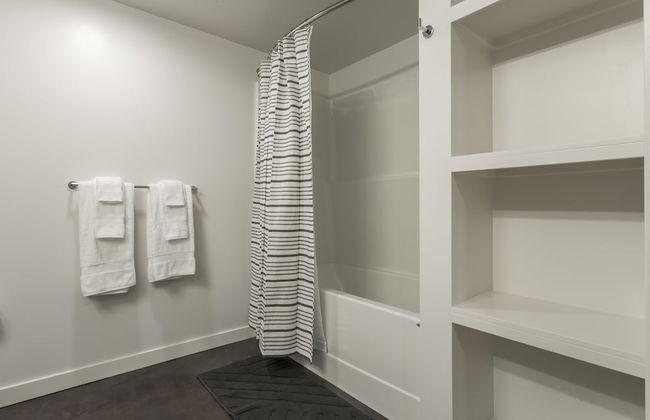 Domicile Suites at Cove - Photo 71