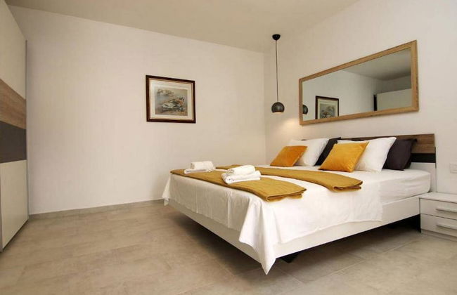 Secluded Oasis With Pool, Outdoor Kitchen, & Landscaped Terraces - Foto 4