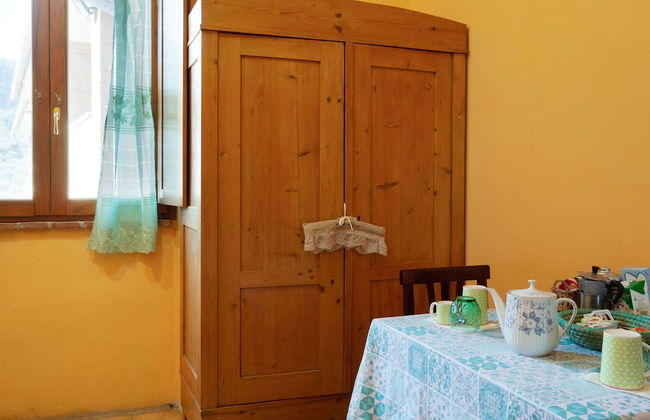 Sun-kissed Holiday Home With Swimming Pool - Photo 4