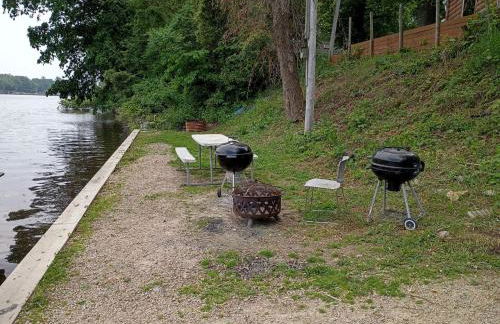 Cozy Riverside Cabin Rental with Fishing Access on Wolf River, Wisconsin - Foto 12