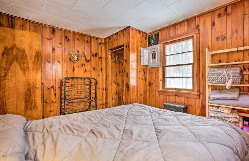 Remote Michigan Retreat on 10 Acres with Grill! - Foto 14