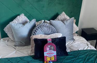 Farmhouse Retreat with Hot Tub, Pool, Horses, Games Room, Free Car Park, Only 45 min from Oxford Circus - Foto 27