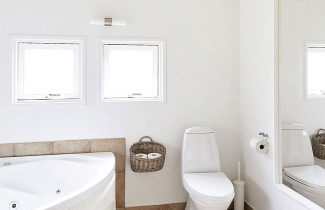 Vibrant Holiday Home in Slagelse near Sea - Photo 11