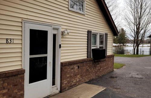 Large 1 BR Cottage, KING BED on the Lake - Foto 27