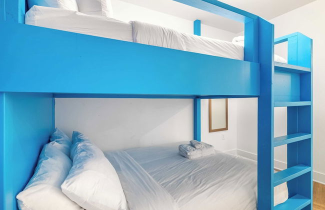 Dual Bachelor Pads w/ Rooftop Lounge & Games Sleeps 26 5 Min to Broadway - Foto 44