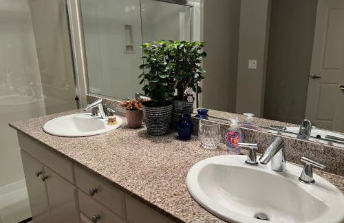 Near Stanford Luxury Retreat 1 Gigabit Fast WiFi Two Car Garage Masterbedroom King Size Bed Walk-in Closet and Walk-in Shower - Foto 24