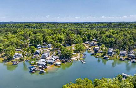Lakefront Cabin with Private Dock - Foto 36