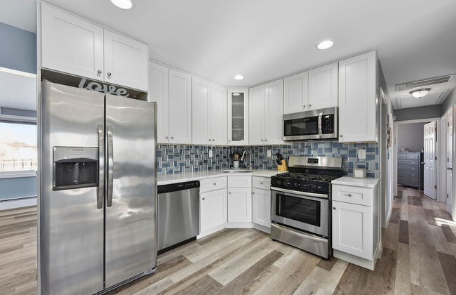 Waterfront Beach House - Photo 9