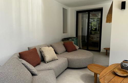 Marbella Bliss - Luxury 4-Bedroom VILLA with Garden, Private POOL & Jacuzzi, Marbesa near- 5 min to the Cabopino Beach - Photo 67